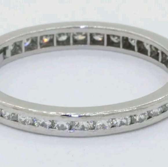 Vintage Tiffany & Co. Diamond Eternity Band set in Platinum. Pristine condition. - Picture 1 of 3